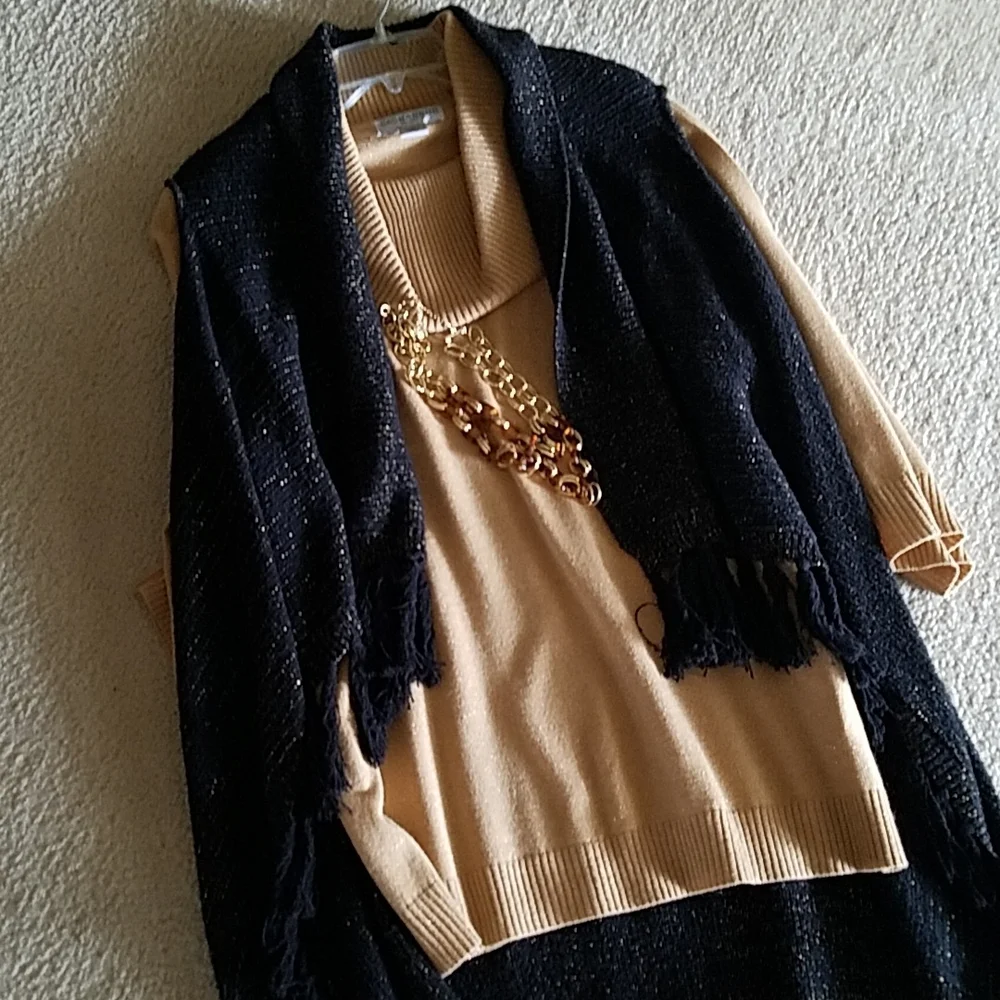 Avenue, Black Chunkie Cardigan with gold Thread shimmers, sweater, Sz 14/16 - Picture 3 of 11